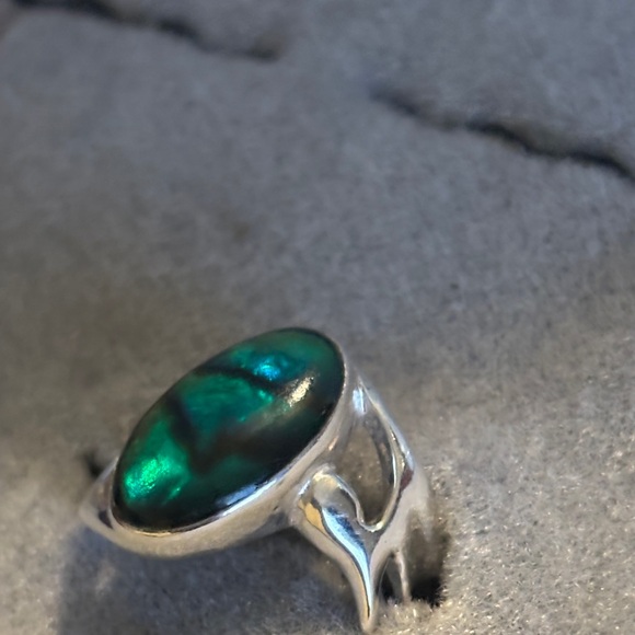 Elegant Sterling Silver and Green stone Oval Ring Sz 6 3/4 stamped 925 - Picture 2 of 7